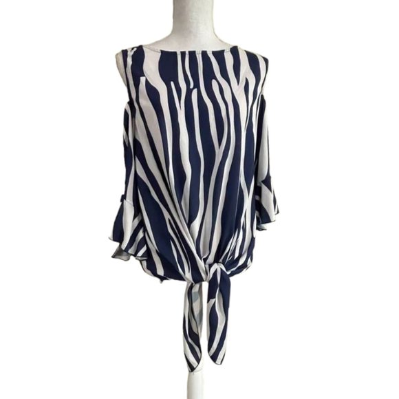 Relaxed Flowy Breezy Front Tie Cold Shoulder Summer Top - Picture 10 of 16